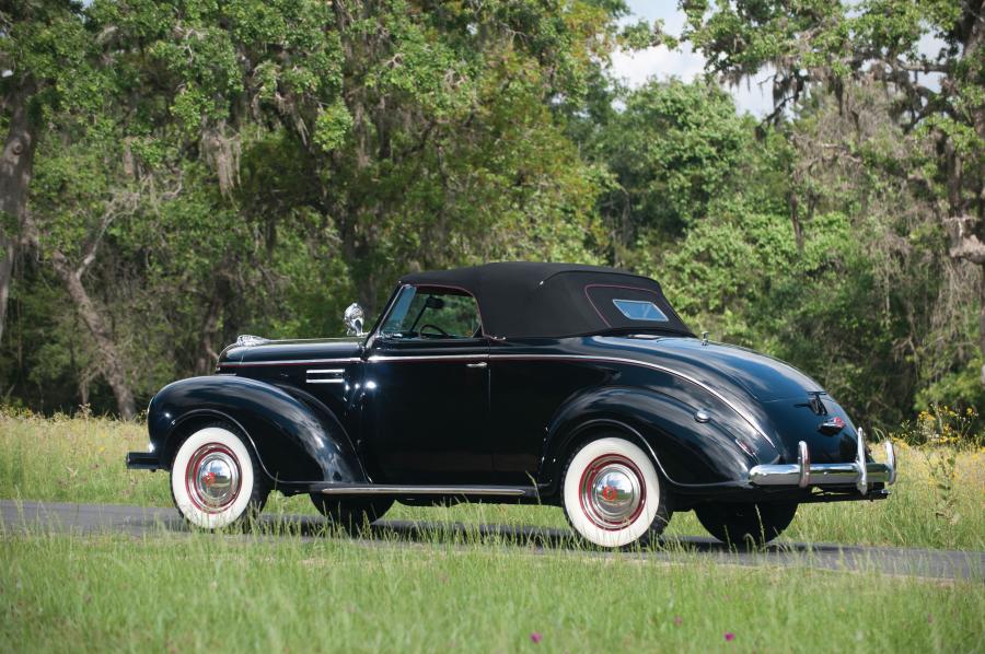  Plymouth Deluxe Convertible Coupe 1939 года  (фото 11 из 33)